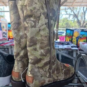 Women's Ugg fur lined boots size 7